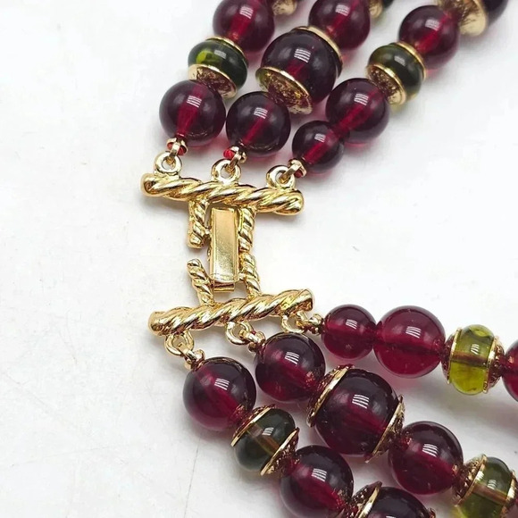 Vintage Japan Multi-Strand Red Green Beaded Necklace Gold Tone Clasp Christmas - Picture 4 of 6